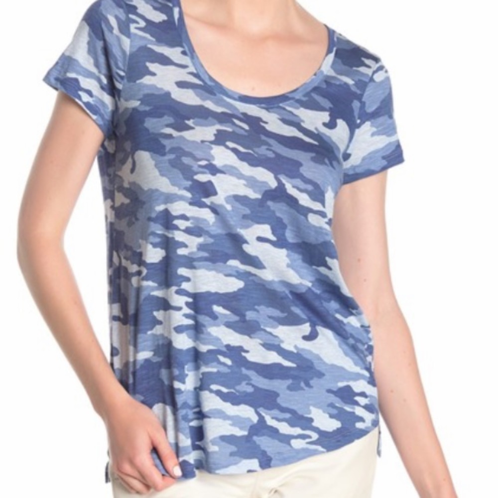 Vince Camuto – Camo Scoop Neck T-Shirt
Sky Heathe